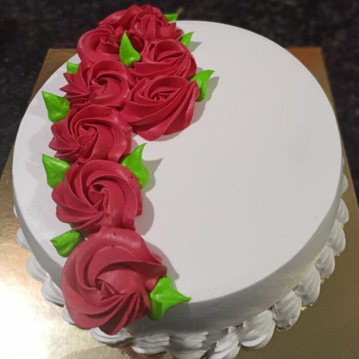 Delicious Fresh Cream Cake – Red Roses Cake - Image 1