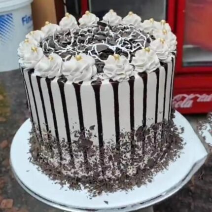 Delicious Fresh Cream Cake – King's Crown Cake Cake