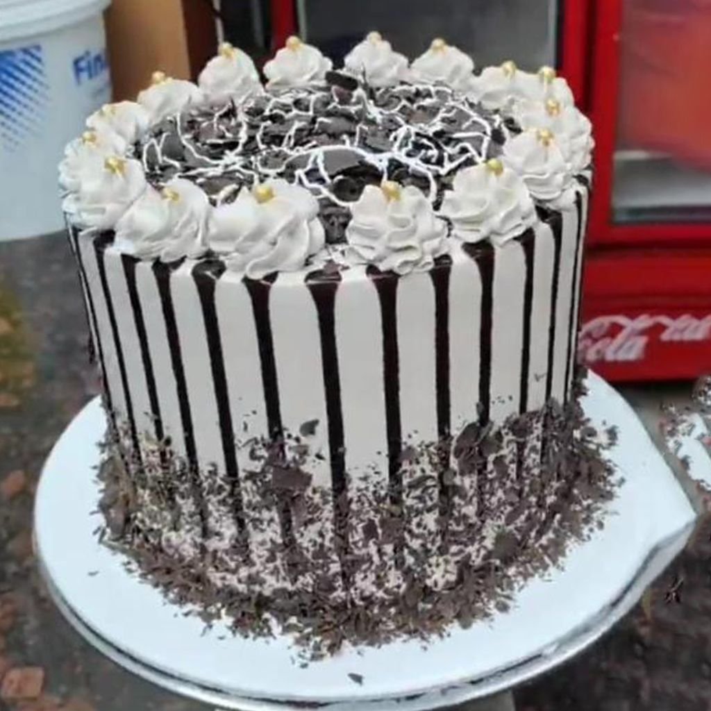 cake-58.jpg Fresh Cream Cake, Chocolate Drip Cake - Image 1
