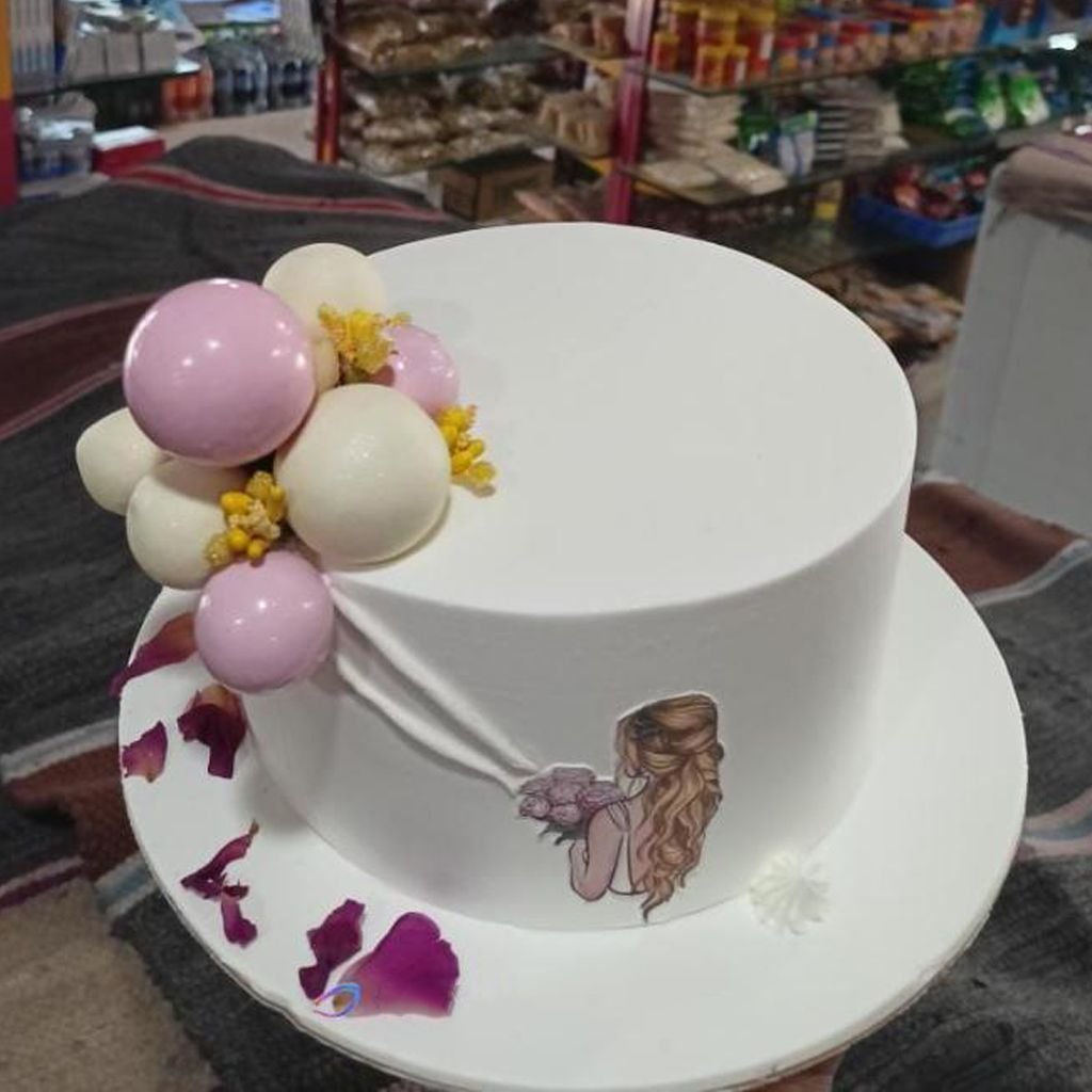 cake-65.jpg Fresh Cream Cake, Lovely Lady Design - Image 1